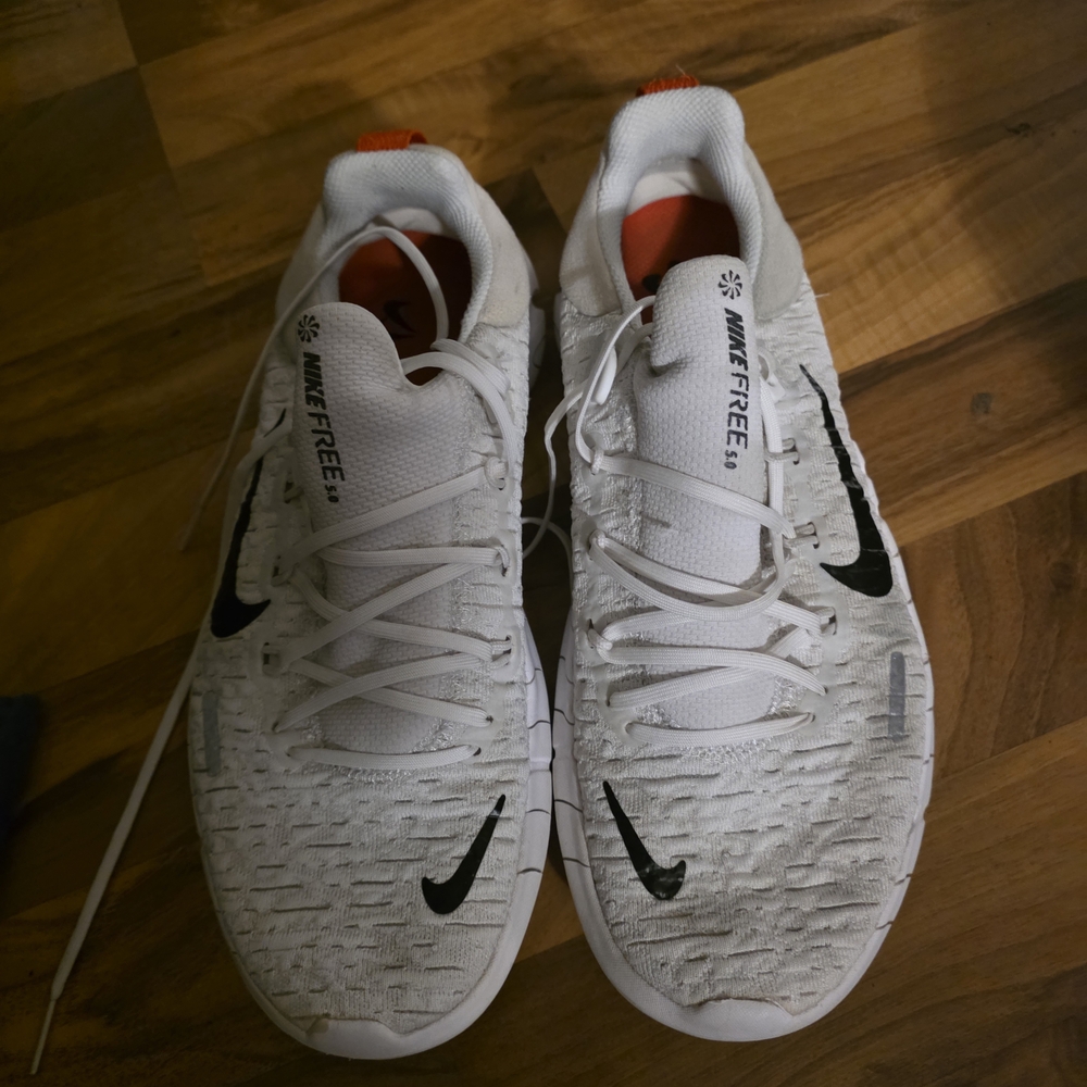 Nike White and Black Sneakers